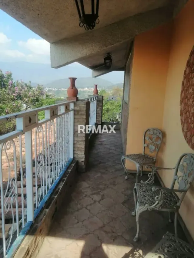 En Venta Amplia casa Posada con un ambiente y clima agradable, decoración Campestre y Artesanal, ubicado en la vía principal carretera Sanare - Tocuyo. - 13