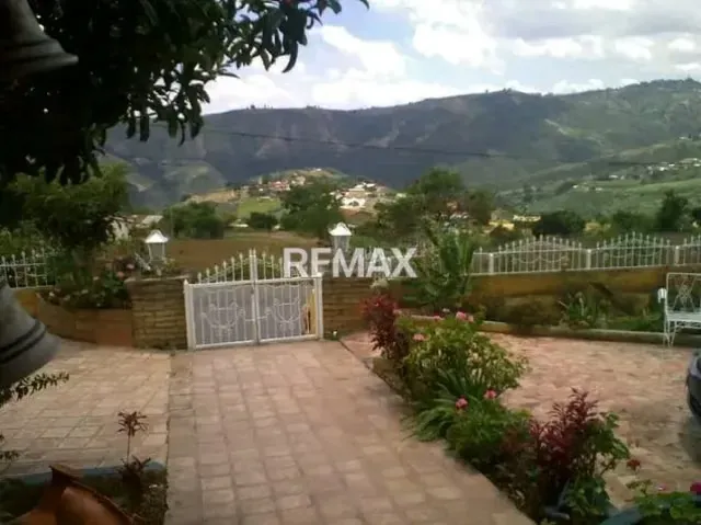 En Venta Amplia casa Posada con un ambiente y clima agradable, decoración Campestre y Artesanal, ubicado en la vía principal carretera Sanare - Tocuyo. - 15