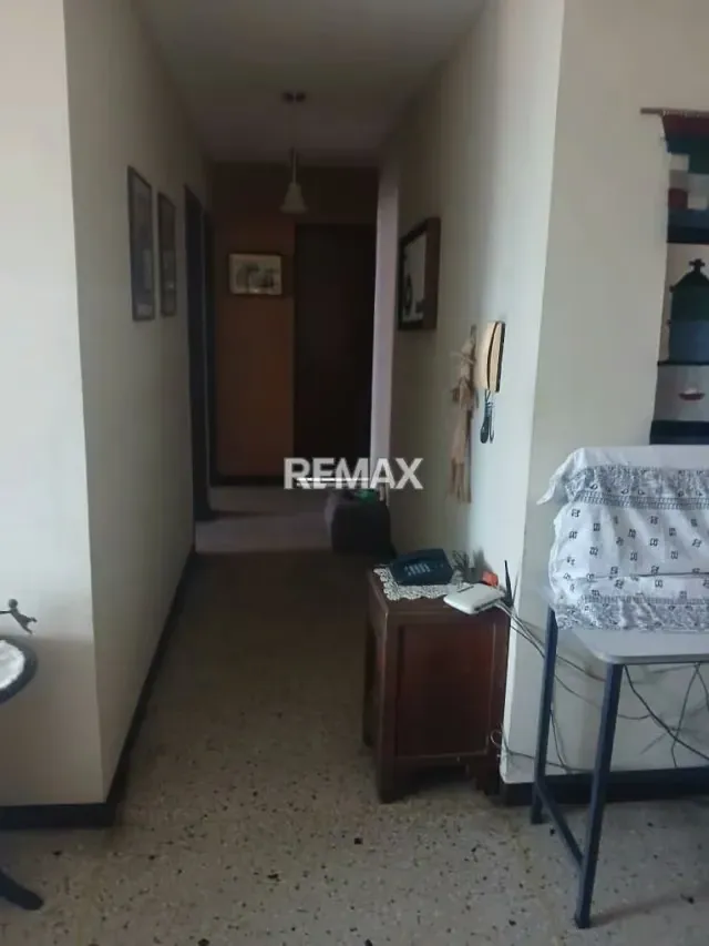 En Venta Amplio Apartamento en Plena Avenida Lara Diagonal al Club El Country de Barquisimeto - 4