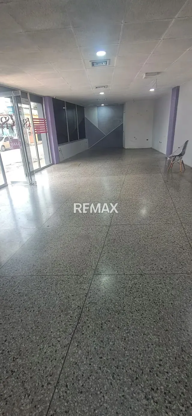 Alquiler de local de 54 metros cuadrados en la calle Paez de cagua Zona centro - 4