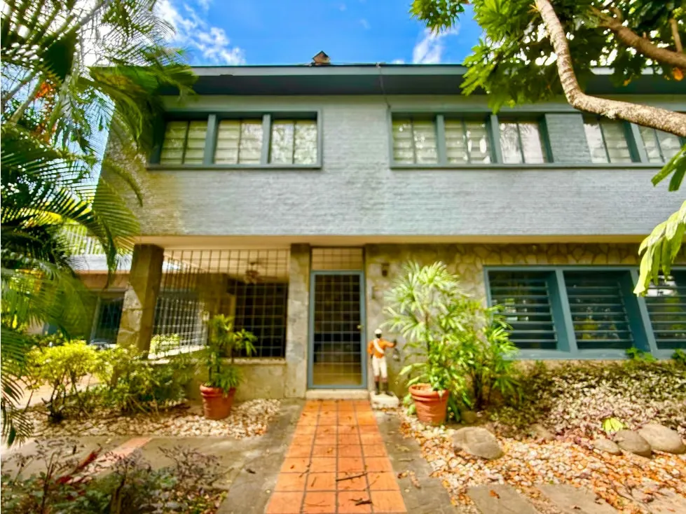 Se vende casa 1700m² 6h+2s/6b+2s/6p La Floresta