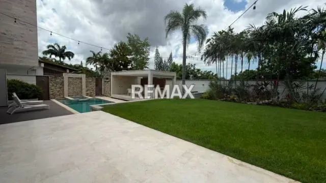 EXCLUSIVA QUINTA PREMIUM EN VENTA | EN CONJUNTO CERRADO CON ACCESO CONTROLADO | URB. LA VIÑA, COCINA EQUIPADA | POZO Y PLANTA 100%. - 6