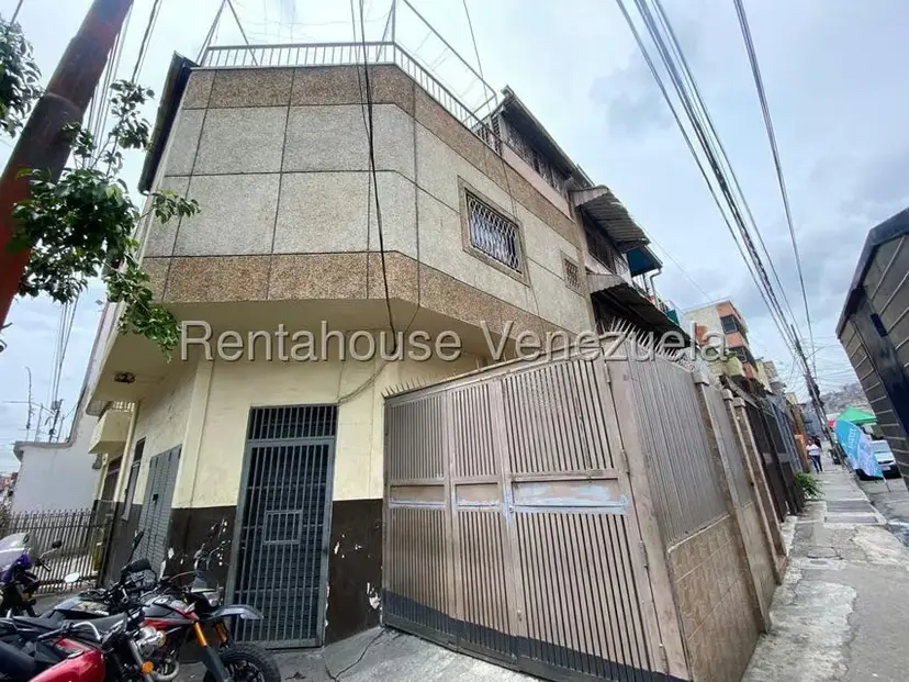 Casa (Multipes Niveles) en Alquiler en Catia, Distrito Metropolitano