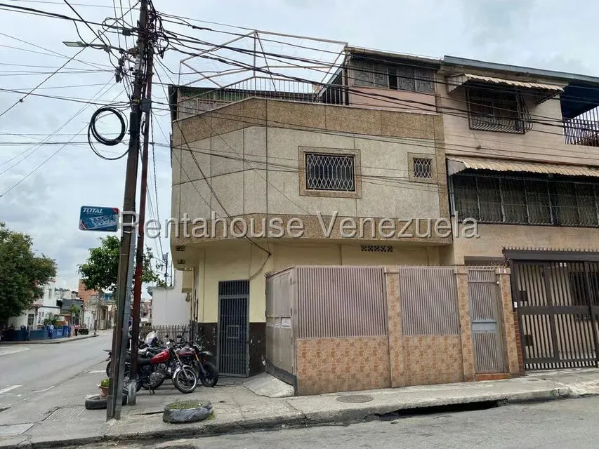 Casa (Multipes Niveles) en Alquiler en Catia, Distrito Metropolitano - 25