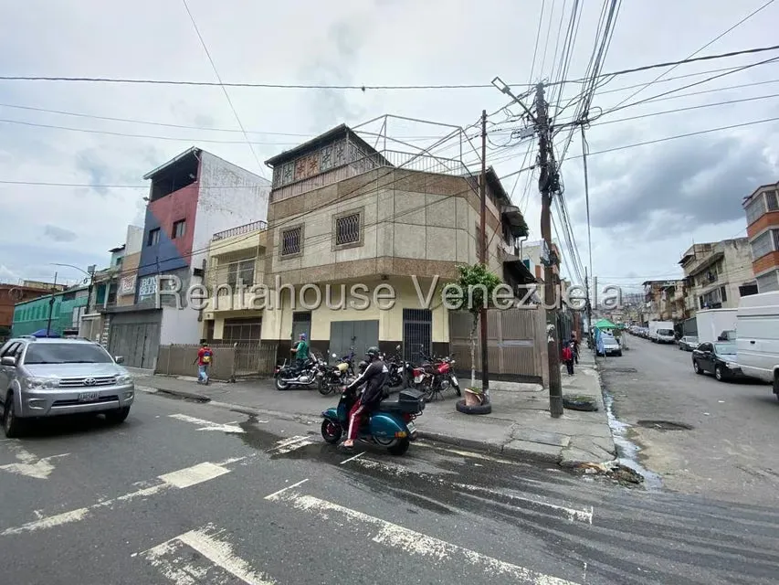 Casa (Multipes Niveles) en Alquiler en Catia, Distrito Metropolitano - 27