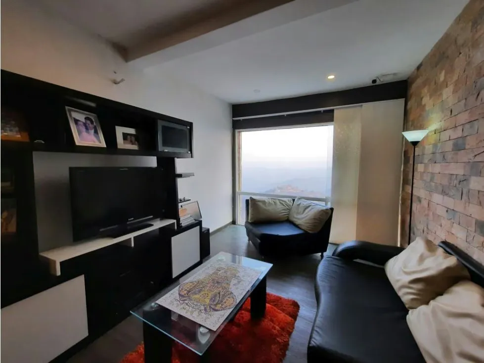 Casa en Venta En Colinas de La Lagunita 5H/ 5B/ 8P - 22