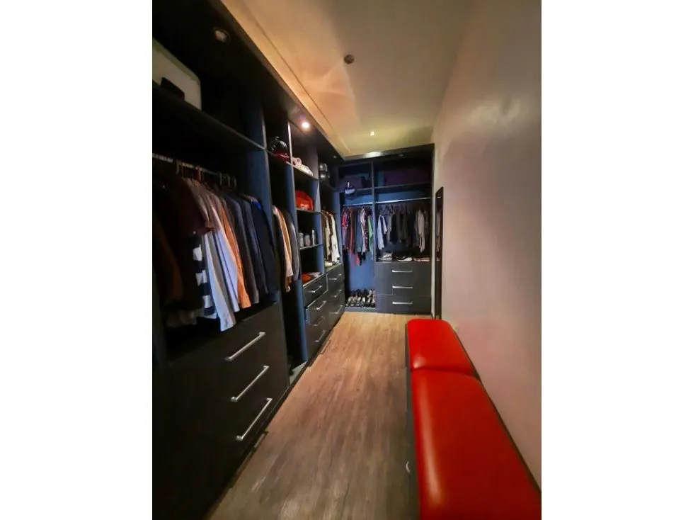 Casa en Venta En Colinas de La Lagunita 5H/ 5B/ 8P - 27