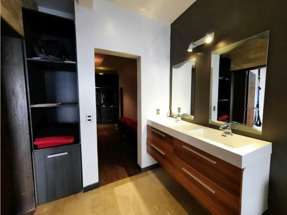 Casa en Venta En Colinas de La Lagunita 5H/ 5B/ 8P - 28