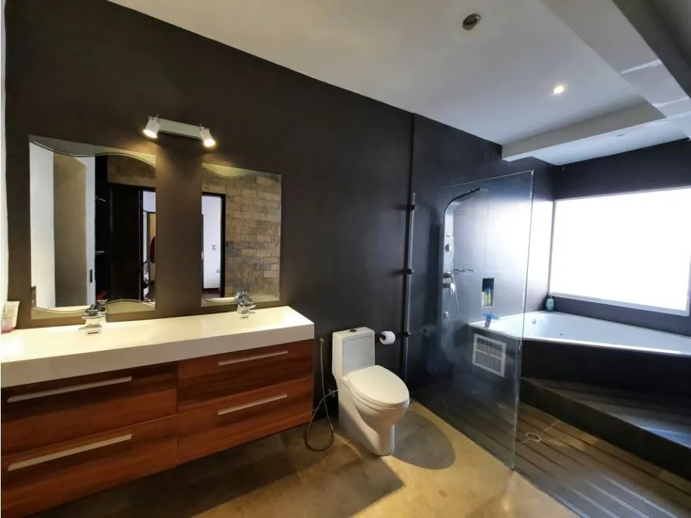 Casa en Venta En Colinas de La Lagunita 5H/ 5B/ 8P - 29