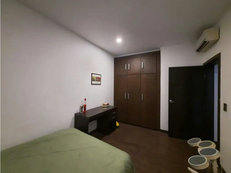 Casa en Venta En Colinas de La Lagunita 5H/ 5B/ 8P - 35