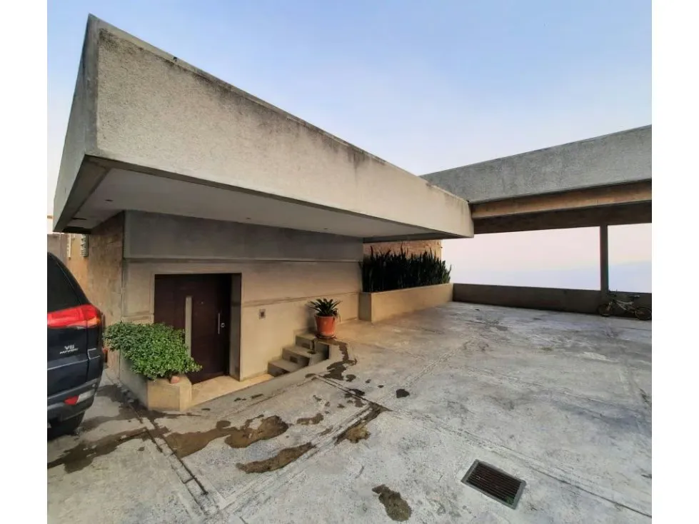 Casa en Venta En Colinas de La Lagunita 5H/ 5B/ 8P - 40