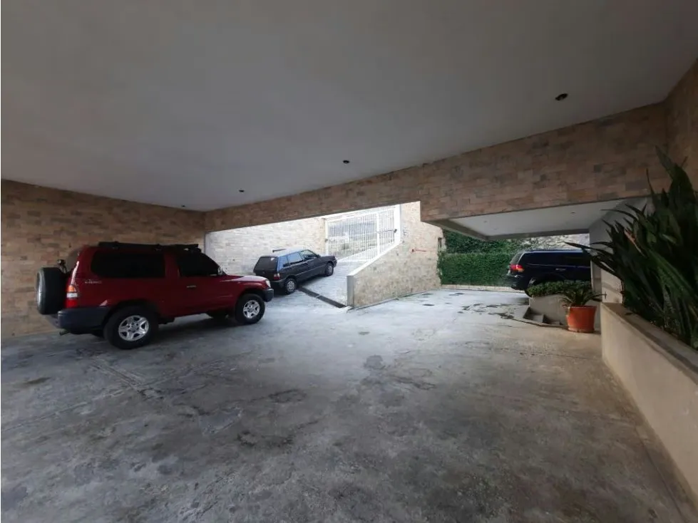 Casa en Venta En Colinas de La Lagunita 5H/ 5B/ 8P - 44