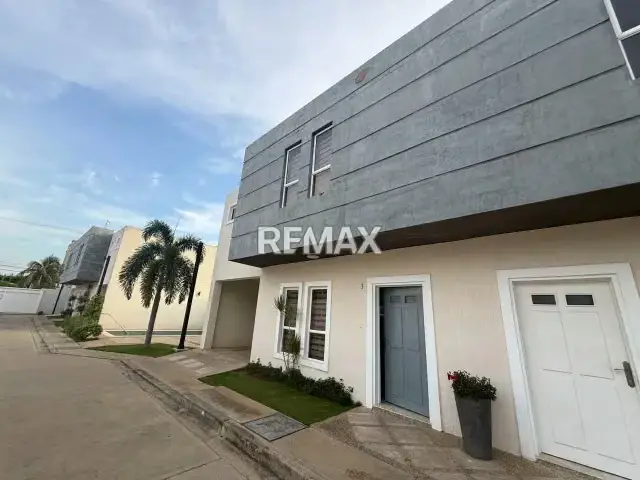 TOWNHOUSE EN ALQUILER EN CIUDAD OJEDA 100% PLANTA ELECTRICA