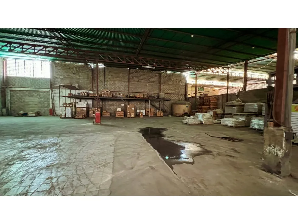 Se vende Galpon 2950m² 4b+10e La Bandera - 2