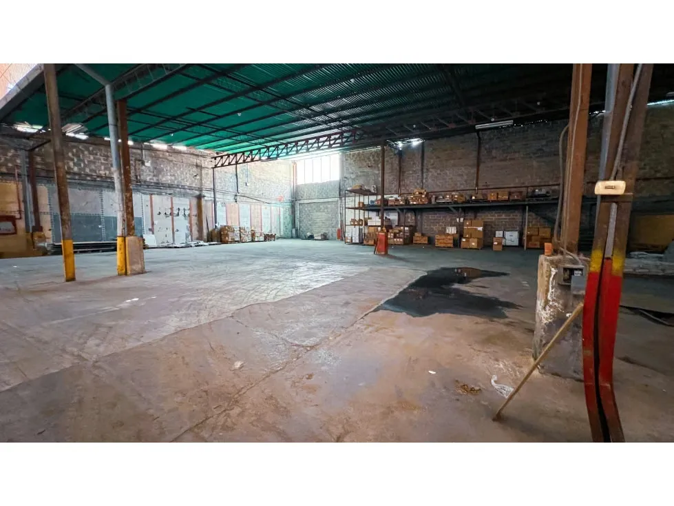 Se vende Galpon 2950m² 4b+10e La Bandera - 3