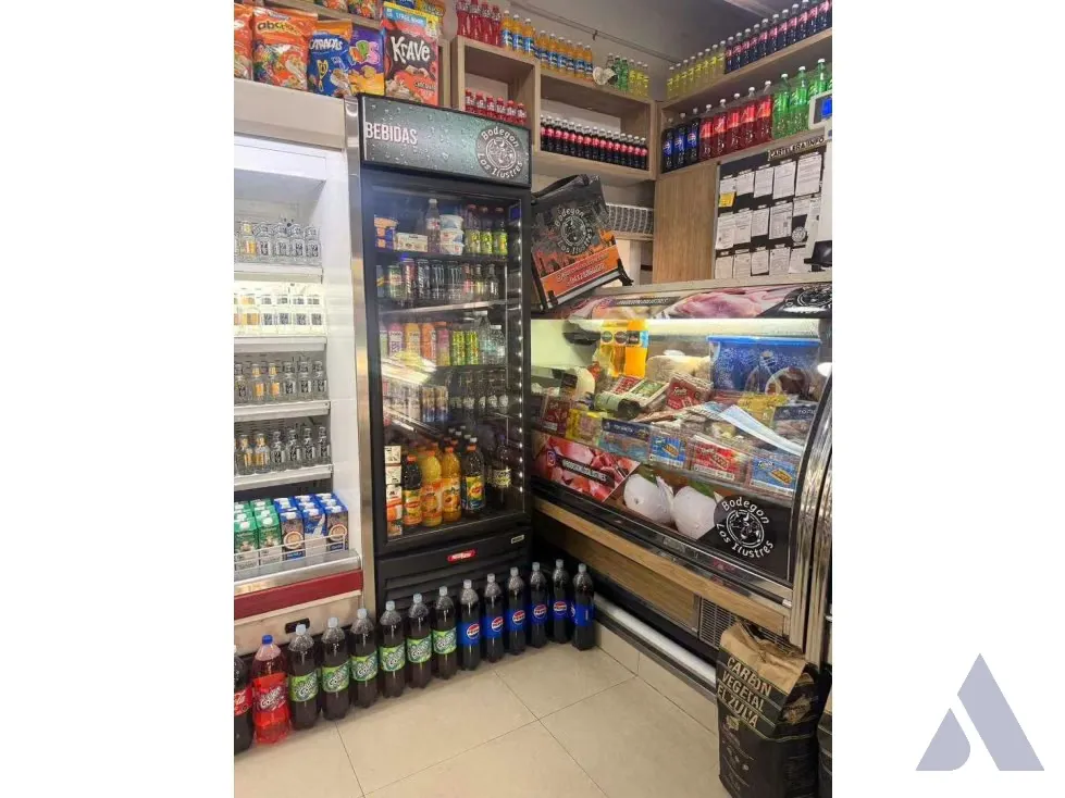 Vendo/alquilo fondo de comercio 120m2 Los Símbolos 4845 - 3