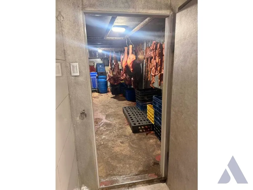 Vendo/alquilo fondo de comercio 120m2 Los Símbolos 4845 - 5