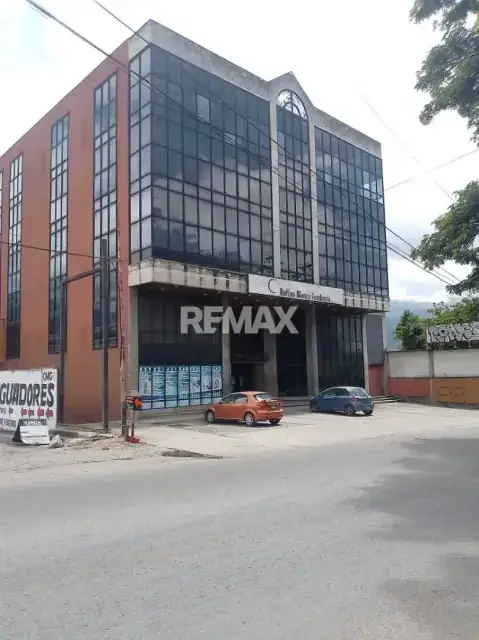 Alquiler de Local 74 Mtrs2 con Terraza, Mezz. M6, Edif. Compro, Sector Las Barrancas, Guatire Venezuela