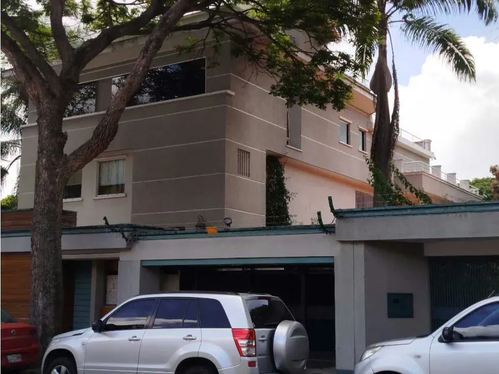 En Venta Edificio y Casa con terreno 2.547M2 en total La Floresta - 3