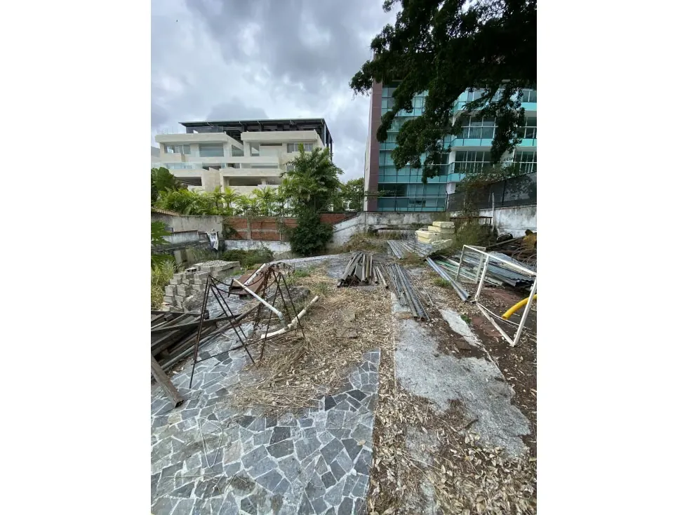 TERRENO EN VENTA DE 600M2 - URB. ALTAMIRA - 3