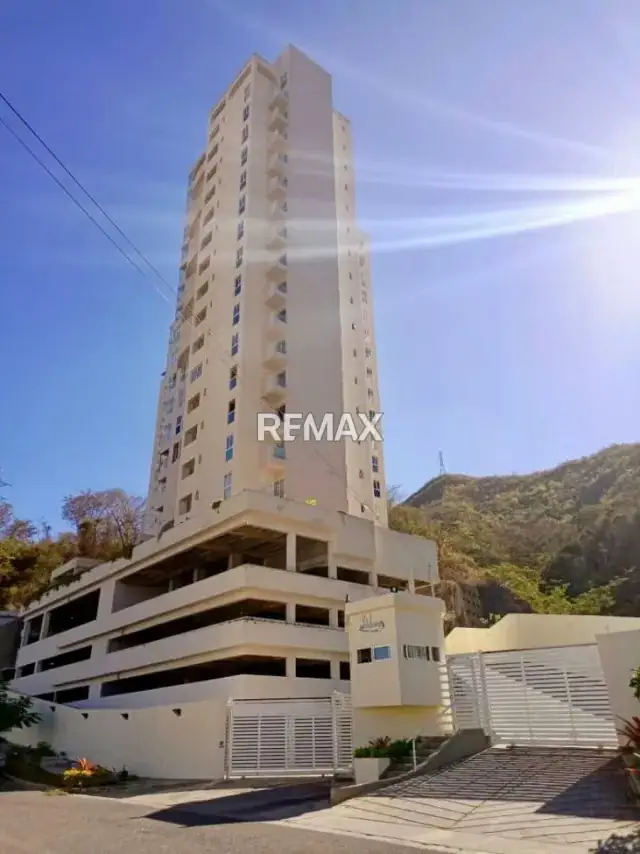 EN VENTA APARTAMENTO EN RES. ICEBERG