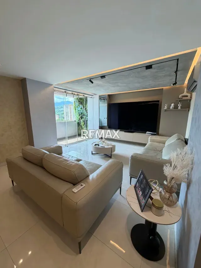 EN VENTA APARTAMENTO EN RES. ICEBERG - 6