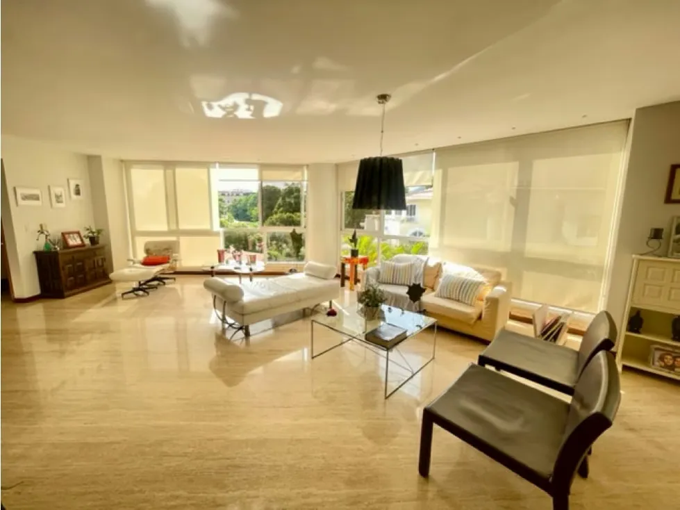 Se vende PH 300m2 Los Palos Grandes 9646 - 5