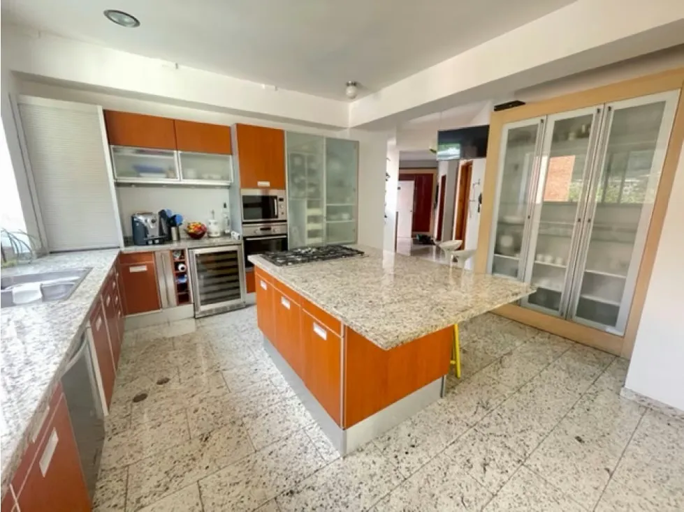 Se vende PH 300m2 Los Palos Grandes 9646 - 8