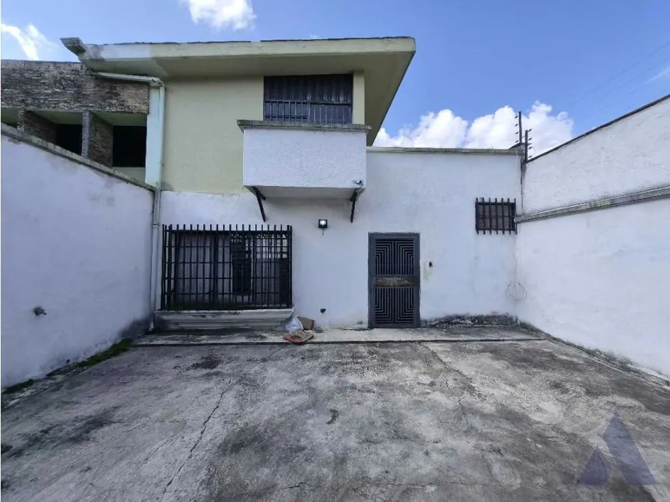 Alquilo deposito/casa 300m2 Macaracuay 8664