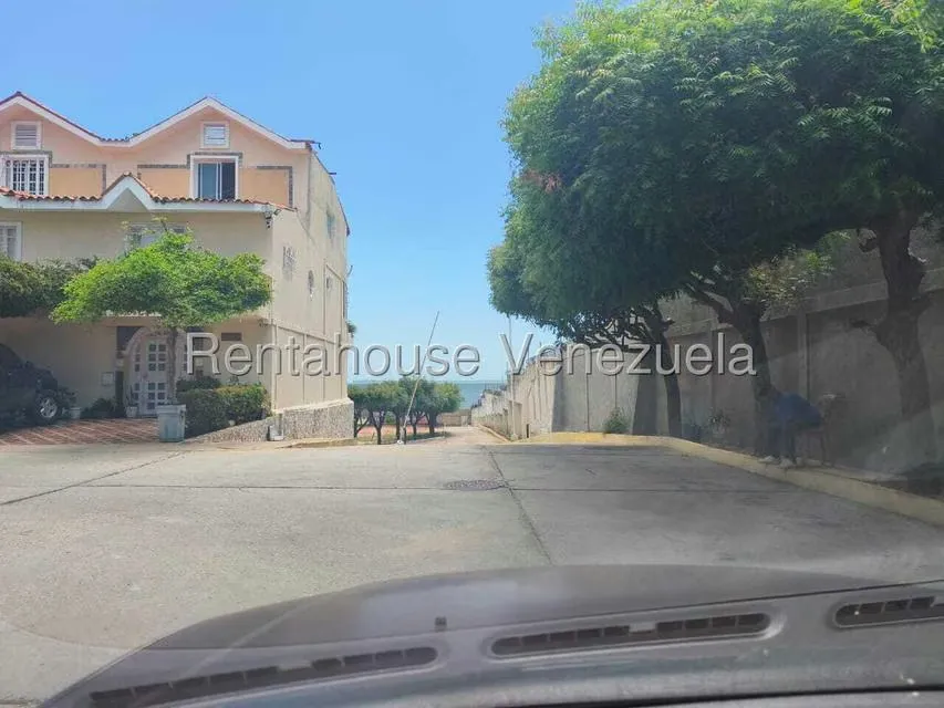Casa (Multipes Niveles) en Venta en Avenida Milagro Norte, Zulia - 2