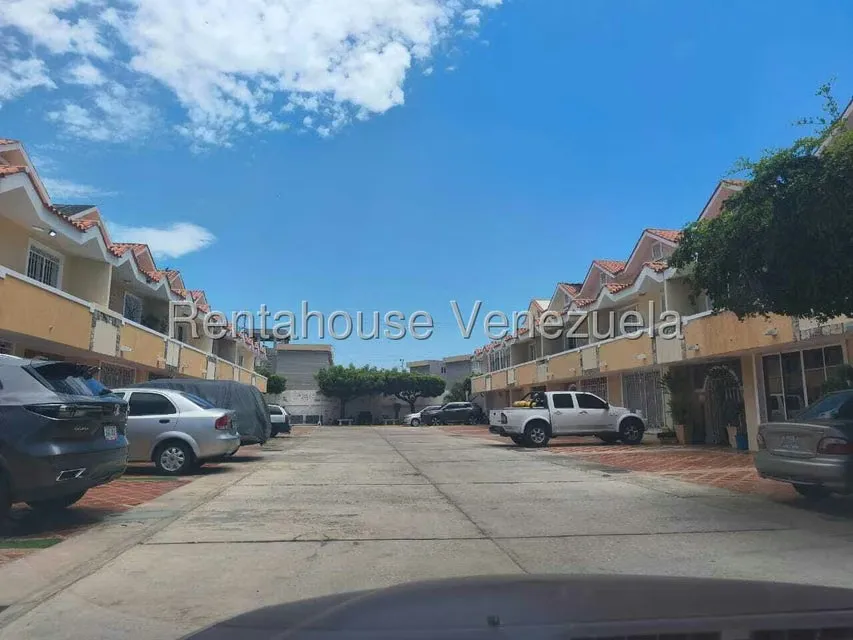 Casa (Multipes Niveles) en Venta en Avenida Milagro Norte, Zulia - 3