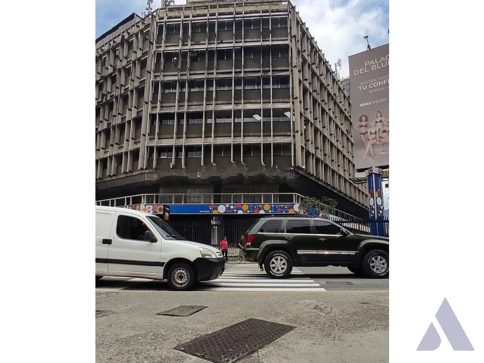 Alquilo oficina 66m2 Los Ruices 6525