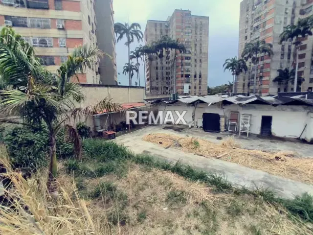 VENDO LOCAL EN C.C. COMERCIAL INDUSTRIAL DEL ESTE - 14
