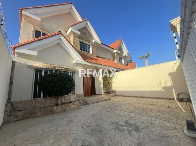 VENTA CASA EN COSTA AZUL CON PISCINA PRIVADA DENTRO DE UNA URBANIZACION - 2