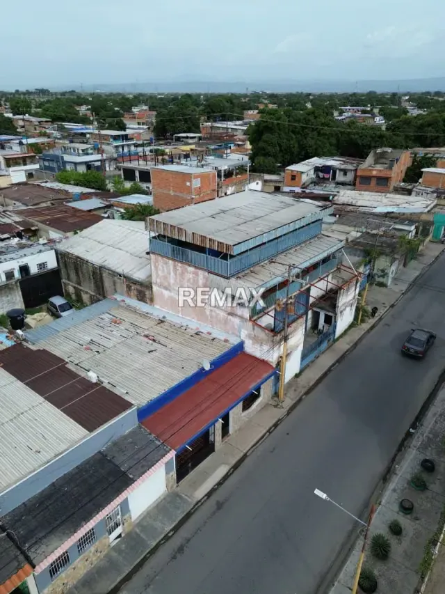 Galpón comercial con apartamento en venta Av. 99 Santa Rosa Valencia Carabobo - 16