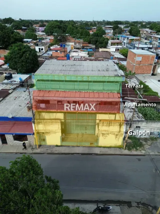 Galpón comercial con apartamento en venta Av. 99 Santa Rosa Valencia Carabobo - 2