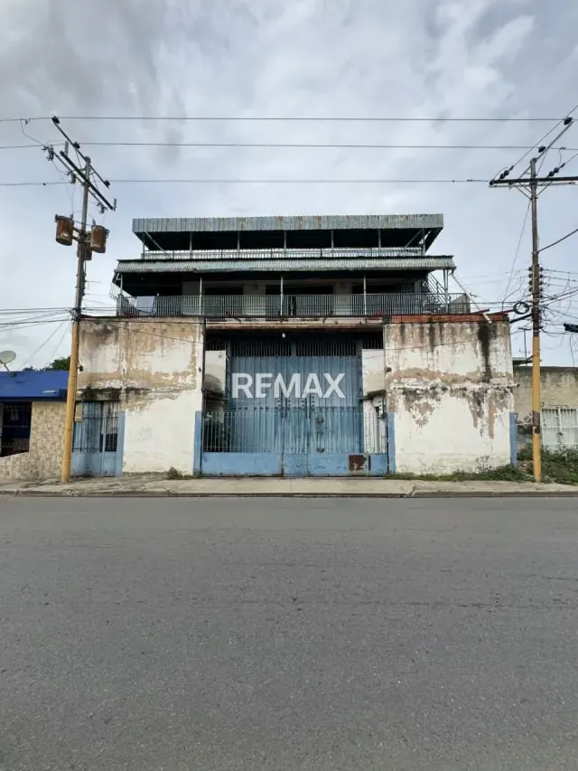 Galpón comercial con apartamento en venta Av. 99 Santa Rosa Valencia Carabobo - 3