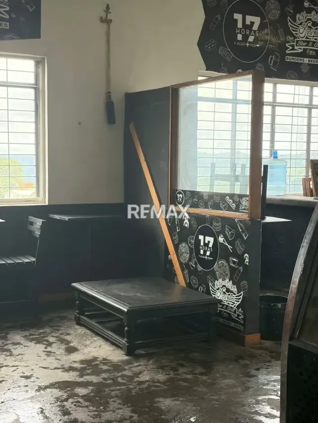 ¡OPORTUNIDAD ÚNICA EN LA LAGUNITA! Local Comercial con Vistas Espectaculares y Potencial Residencial - 4