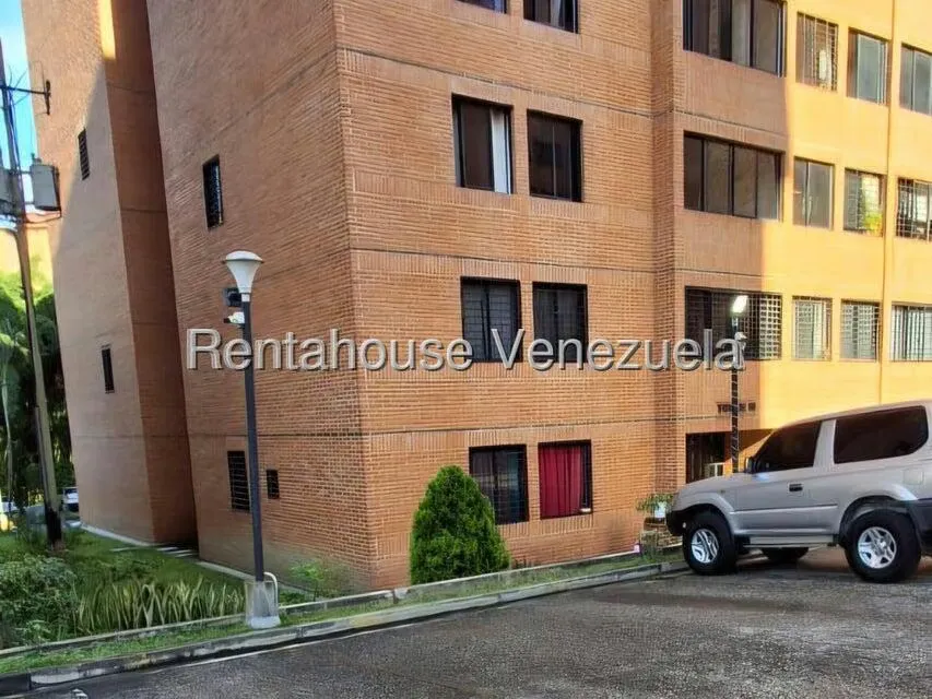 Apartamento (1 Nivel) en Alquiler en Parque Caiza, Distrito Metropolitano - 2