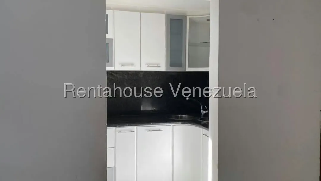 Apartamento (1 Nivel) en Alquiler en Parque Caiza, Distrito Metropolitano - 11