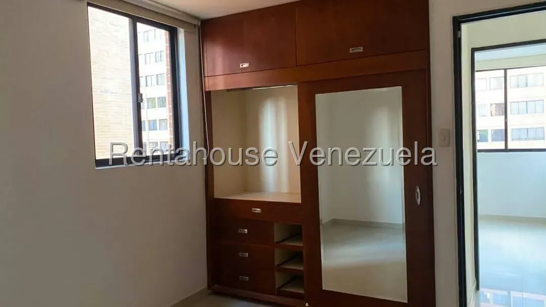 Apartamento (1 Nivel) en Alquiler en Parque Caiza, Distrito Metropolitano - 13