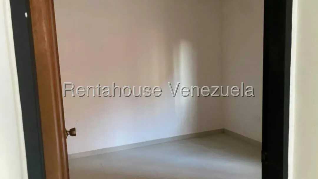 Apartamento (1 Nivel) en Alquiler en Parque Caiza, Distrito Metropolitano - 14
