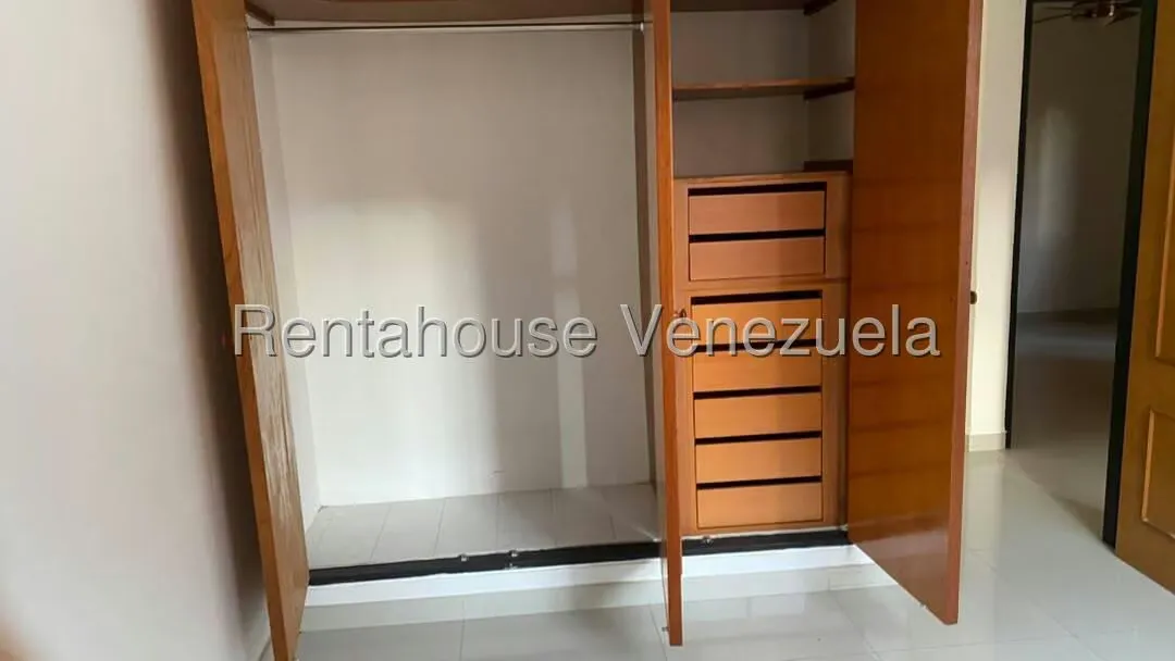 Apartamento (1 Nivel) en Alquiler en Parque Caiza, Distrito Metropolitano - 15