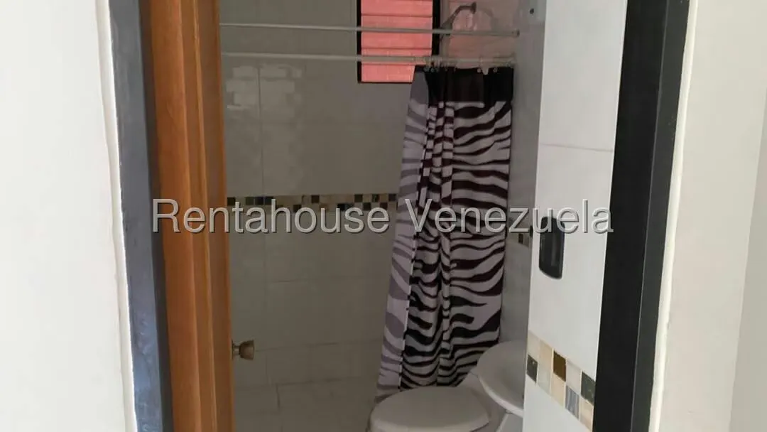 Apartamento (1 Nivel) en Alquiler en Parque Caiza, Distrito Metropolitano - 16