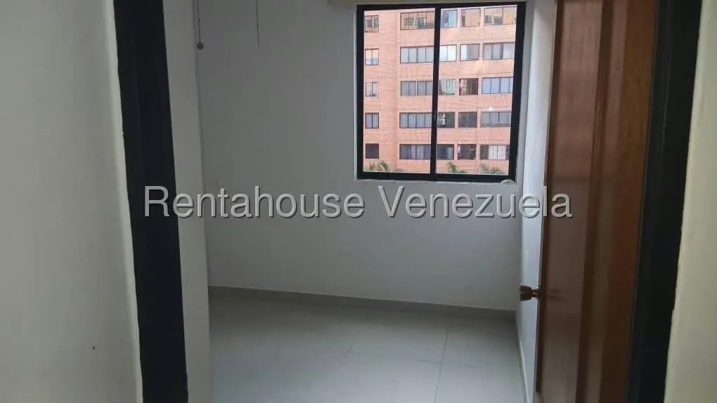 Apartamento (1 Nivel) en Alquiler en Parque Caiza, Distrito Metropolitano - 18