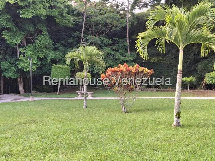 Apartamento (1 Nivel) en Alquiler en Parque Caiza, Distrito Metropolitano - 3