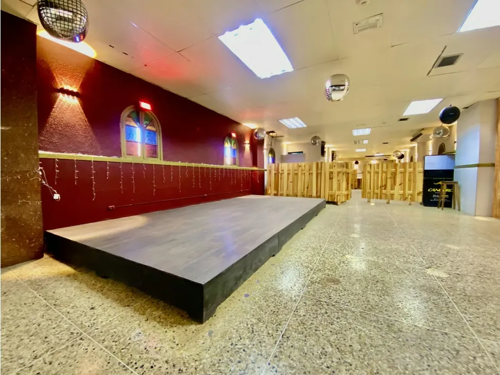 LOCAL EN CENTRO COMERCIAL LA URBINA 134 M2, 2 BAÑOS Y 1 P/E - 7