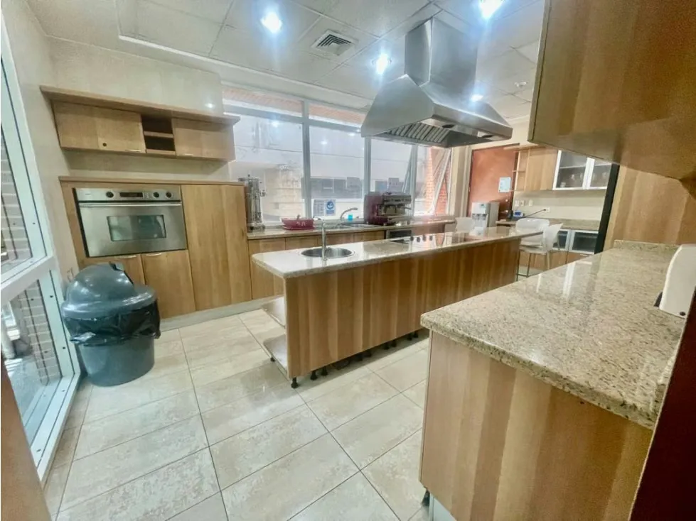 Vendo edificio 4136m2 Las Mercedes 0420 - 20