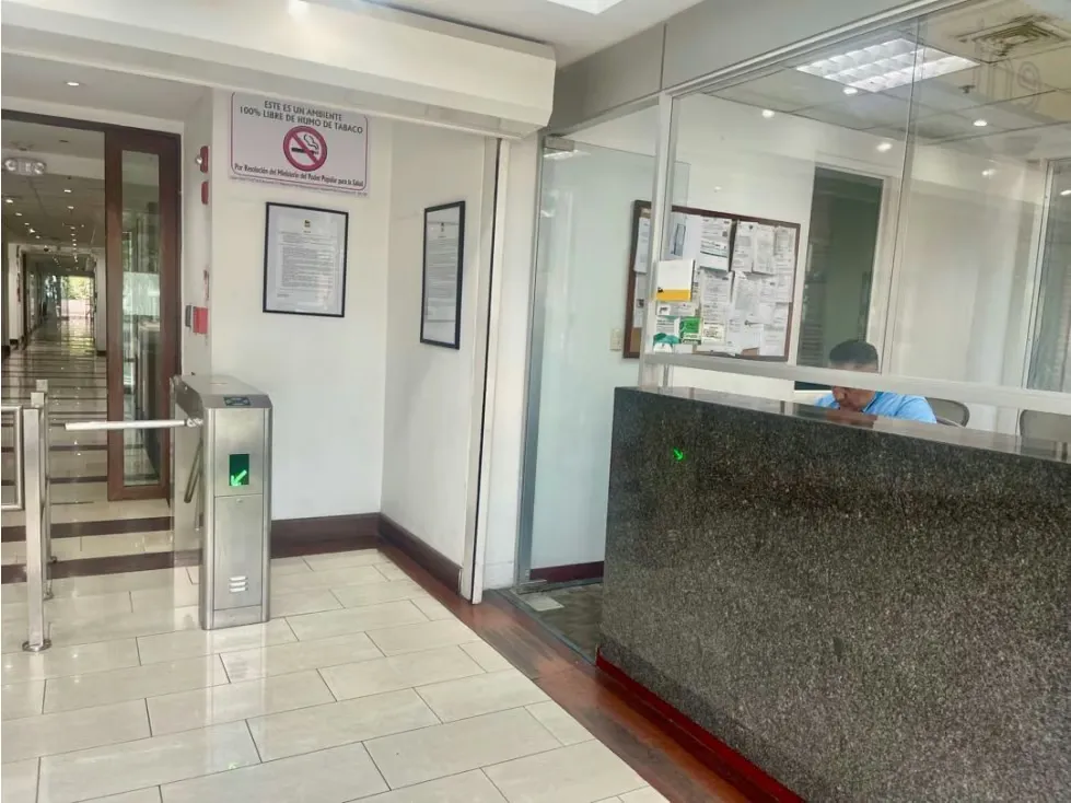 Vendo edificio 4136m2 Las Mercedes 0420 - 4
