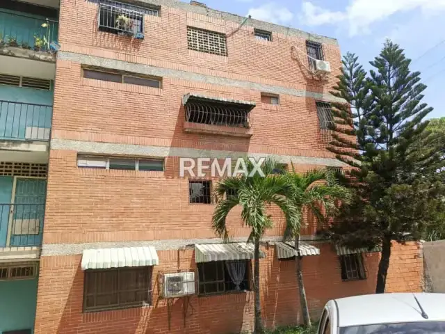 SE VENDE COMODO APARTAMENTO EN LAS MERCEDES